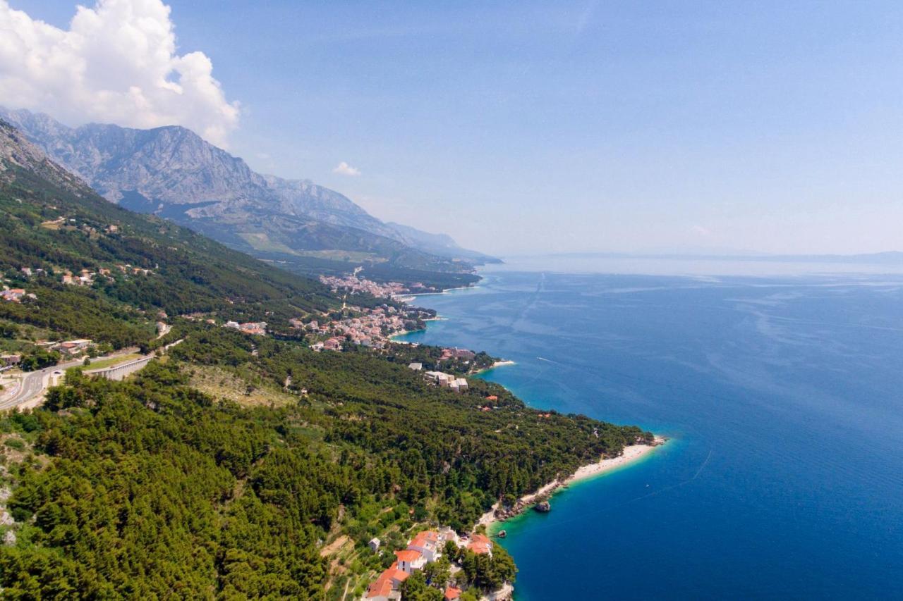 Apartments By The Sea Brela, Makarska - 11821 Extérieur photo