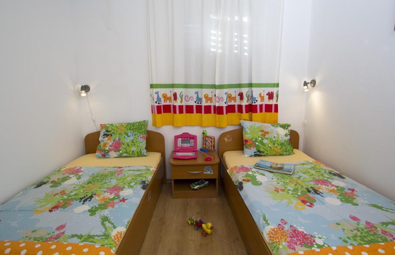 Apartments By The Sea Brela, Makarska - 11821 Extérieur photo